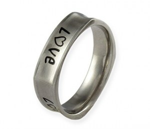 Love-ocelový prsten s nápisem